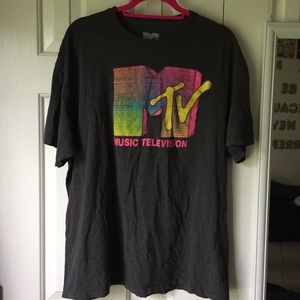 MTV graphic tee— BARELY WORN